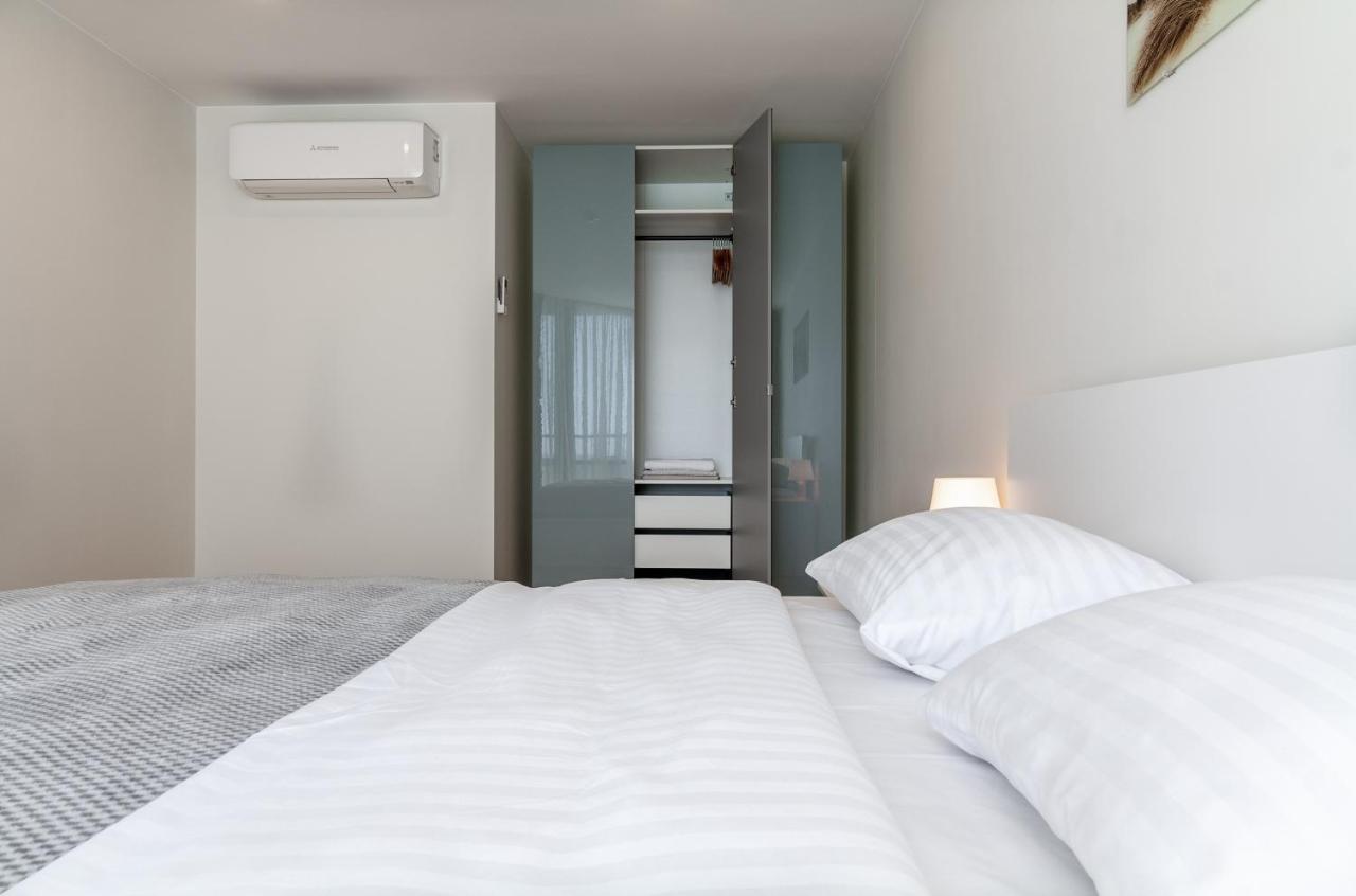 Elija Swan-Toy Apartments Šventoji Buitenkant foto