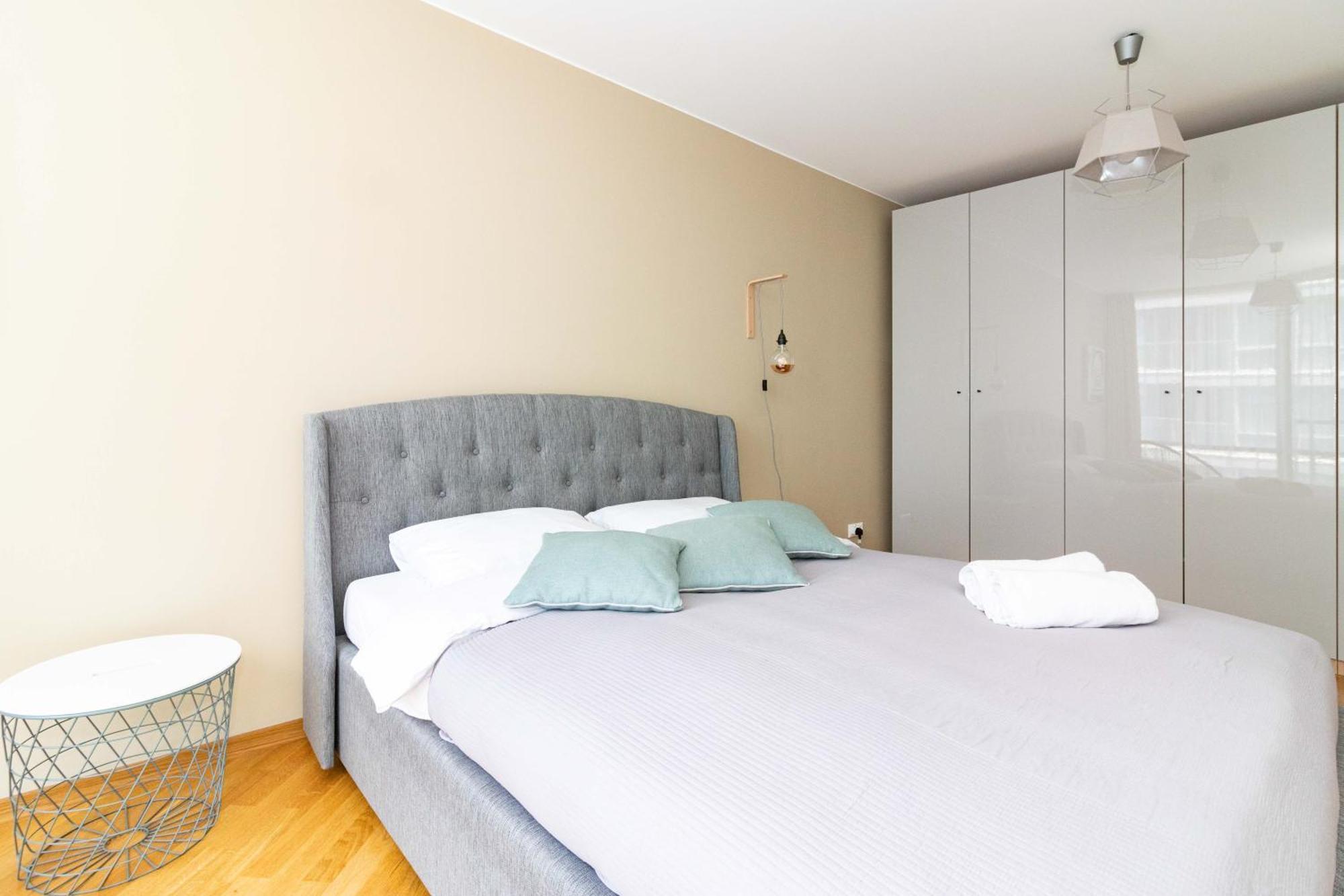 Elija Swan-Toy Apartments Šventoji Buitenkant foto