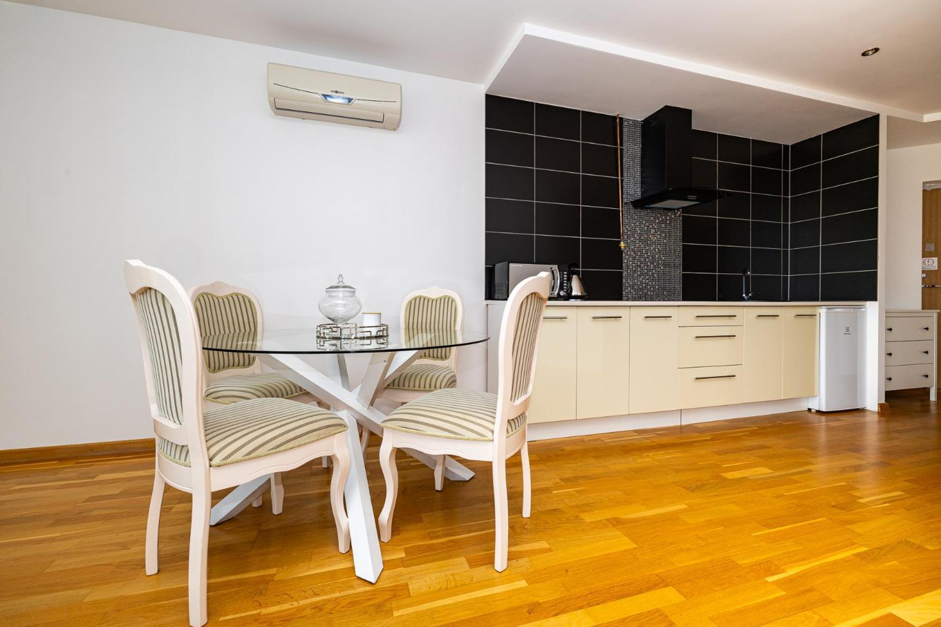 Elija Swan-Toy Apartments Šventoji Buitenkant foto